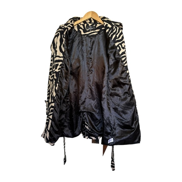 Dennis Basso Zebra Print Trench Coat Jacket Button Front Buckle Belt Size Medium - Picture 4 of 13